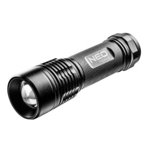 LED svetilka 200lm ZOOM IPX7 | NEO 99-101 je izdelana iz visokokakovostnega aluminija in opremljena z zmogljivo LED svetilko z 200 lumni.