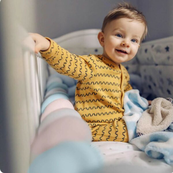 Mantinel za otroško posteljico - pletenina | modro-bela-rožnata