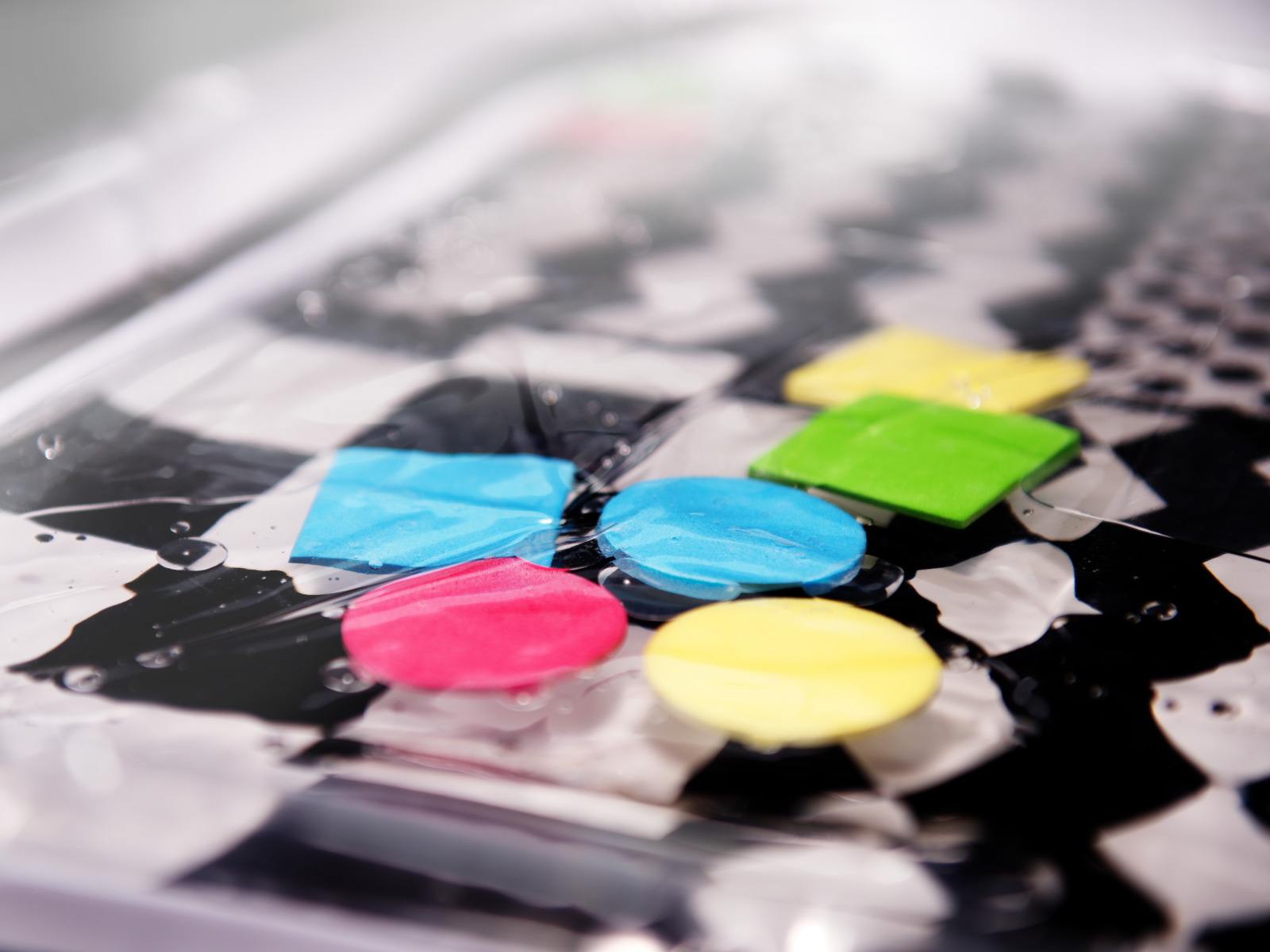 Vodna podloga za otroke, 65x50cm | črno-bela